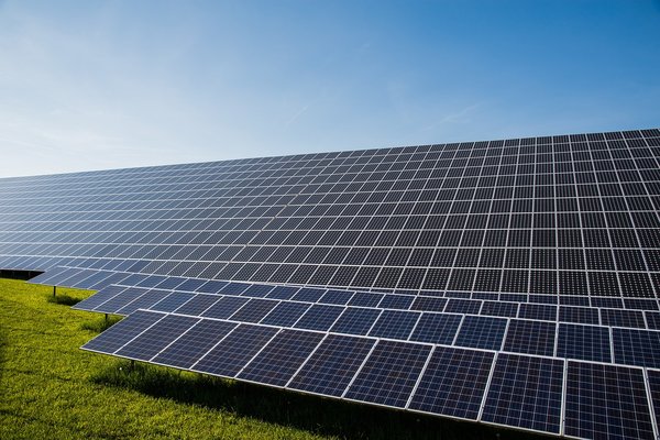 Centrale photovoltaïque au sol : guide complet pour les pros